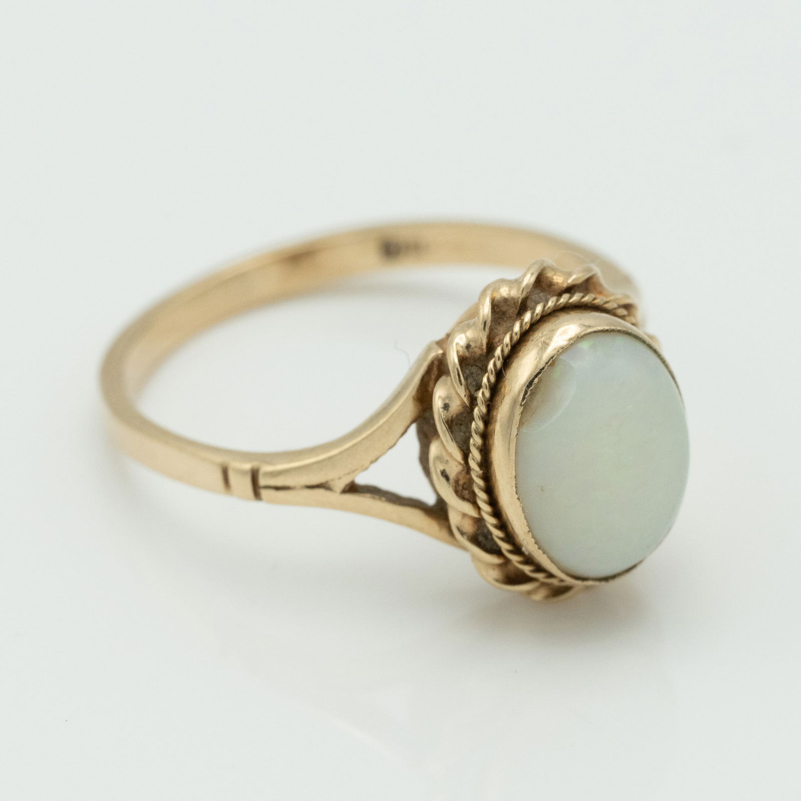Gold and Opal Ring Hallmarked Birmingham 375 (1 of 6)