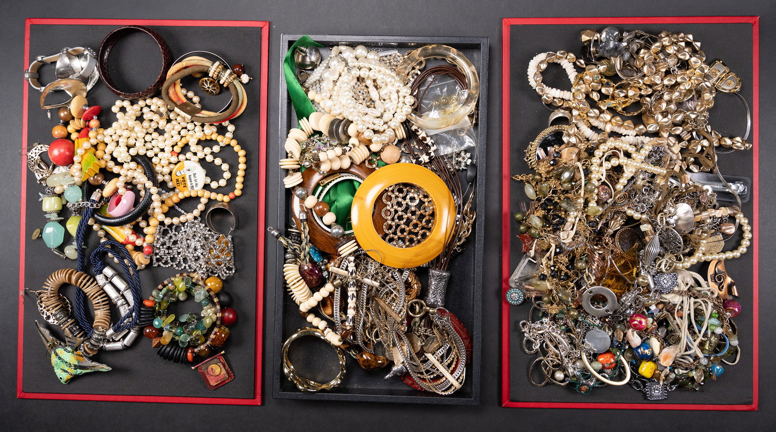 Large Unsearched Costume Jewelry Lot: Large Costume Jewelry Unsearched Lot May Comprising Necklaces Choker Necklaces Bangles Pins Brooches Earrings Rings Bracelets etc Some Items May Need Repair While Some Will Not We Cannot Answer Questi