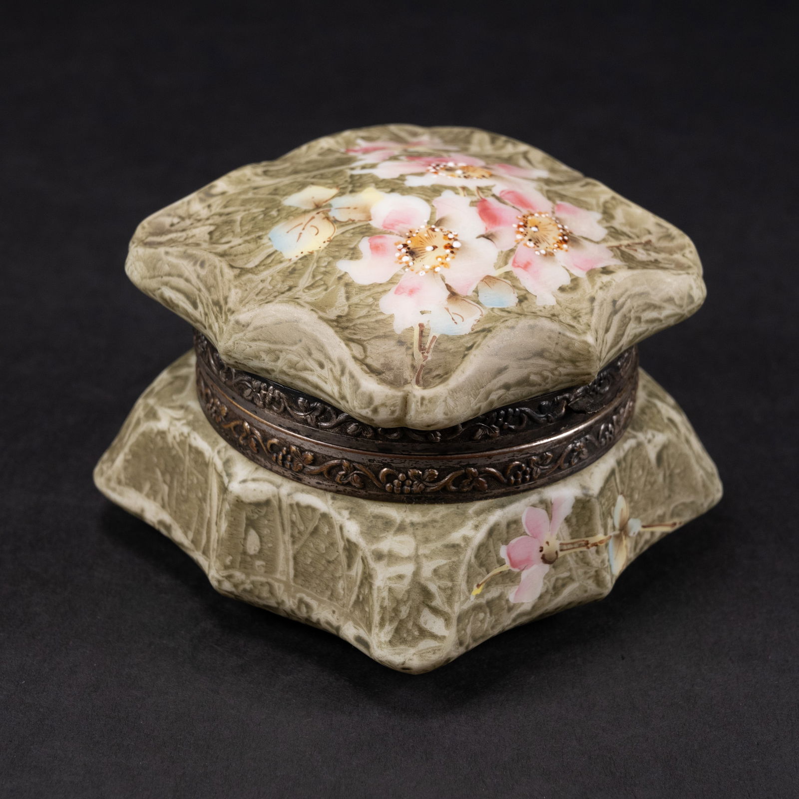 Kelva Dresser Box Art Glass Wavecrest (1 of 5)