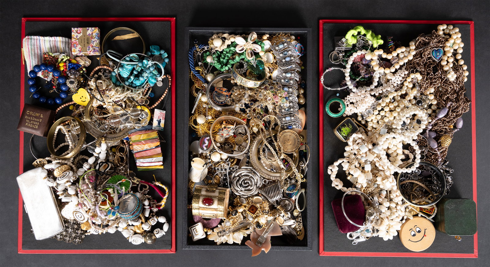 Large Unsearched Costume Jewelry Lot: Large Costume Jewelry Unsearched Lot May Comprising Necklaces Bangles Pins Brooches Earrings Bracelets etc Some Items May Need Repair While Some Will Not We Cannot Answer Questions Pertaining to a Sin