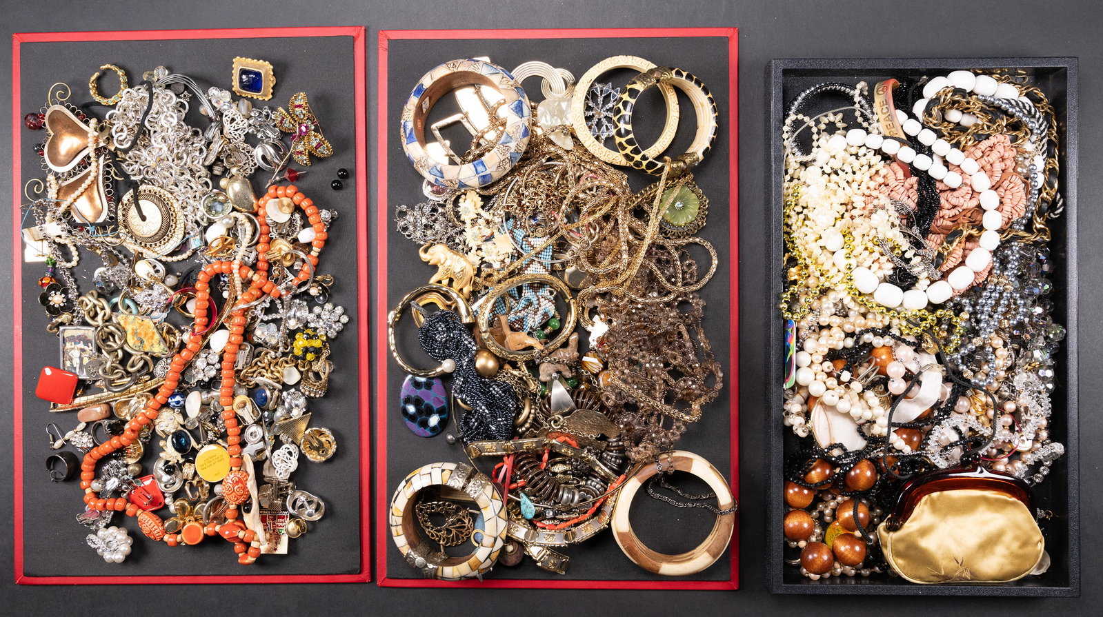 Large Unsearched Costume Jewelry Lot: Large Costume Jewelry Unsearched Lot May Comprising Necklaces Bracelets Bangles Rings Pins Brooches Clip on Earrings Earrings Cufflinks etc Some Items May Need Repair While Some Will Not We Cannot Ans