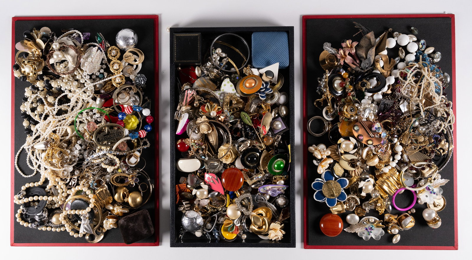 Large Unsearched Costume Jewelry Lot: Large Costume Jewelry Unsearched Lot May Comprising Necklaces Bracelets Bangles Rings Pins Brooches Clip on Earrings Earrings Cufflinks etc Some Items May Need Repair While Some Will Not We Cannot Ans