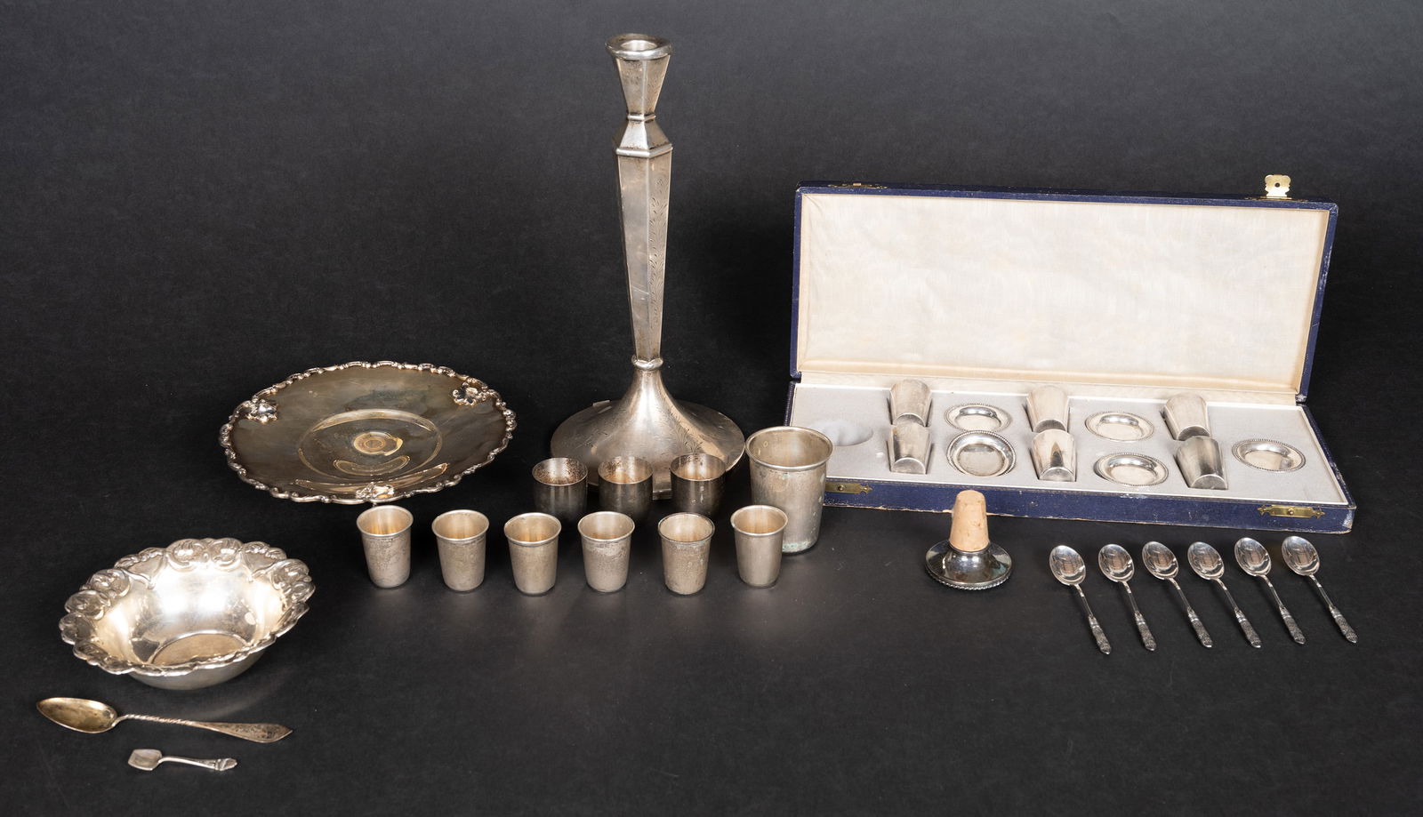 835 & 830 Silver Table Article Collection Over 909 Grams: 835 and 830 Sterling Silver Tableware Barware 33 Articles Combined Weight: 909 Grams Mostly German Hanau Such as: Candle Holder Shot Glasses Plate Lemon Press Total Weight of 835 Silver: 836.1 Grams a