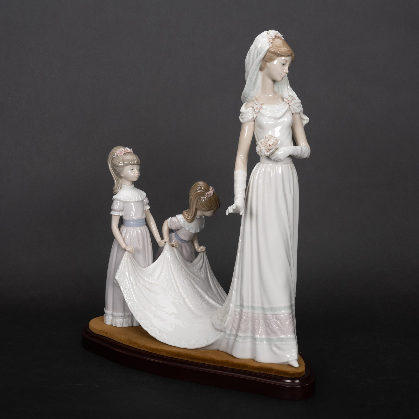 Lg Lladro Here Comes The Bride #1446 Sculpture w/ Wood Stand (1 of 8)