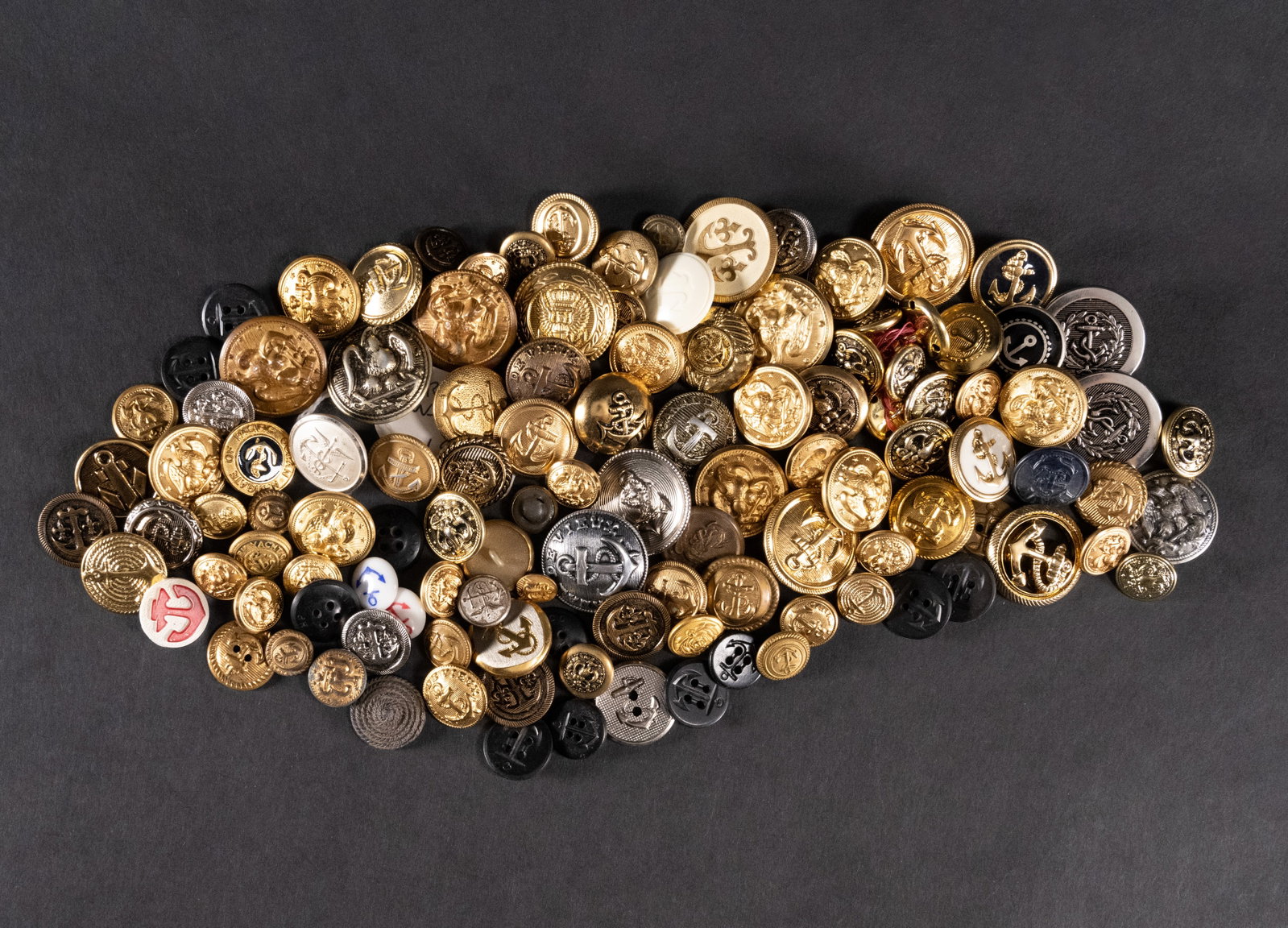 US Army Navy Officer Uniform Buttons Lot 100+ Military Eagle Crest: USA American Army Navy Officer Uniform Buttons Lot of 100+ Military Eagle Crest including 21 buttons from the US Army Navy Officer Uniform featuring the Iconic Eagle Crest & other Anchor designs Colle