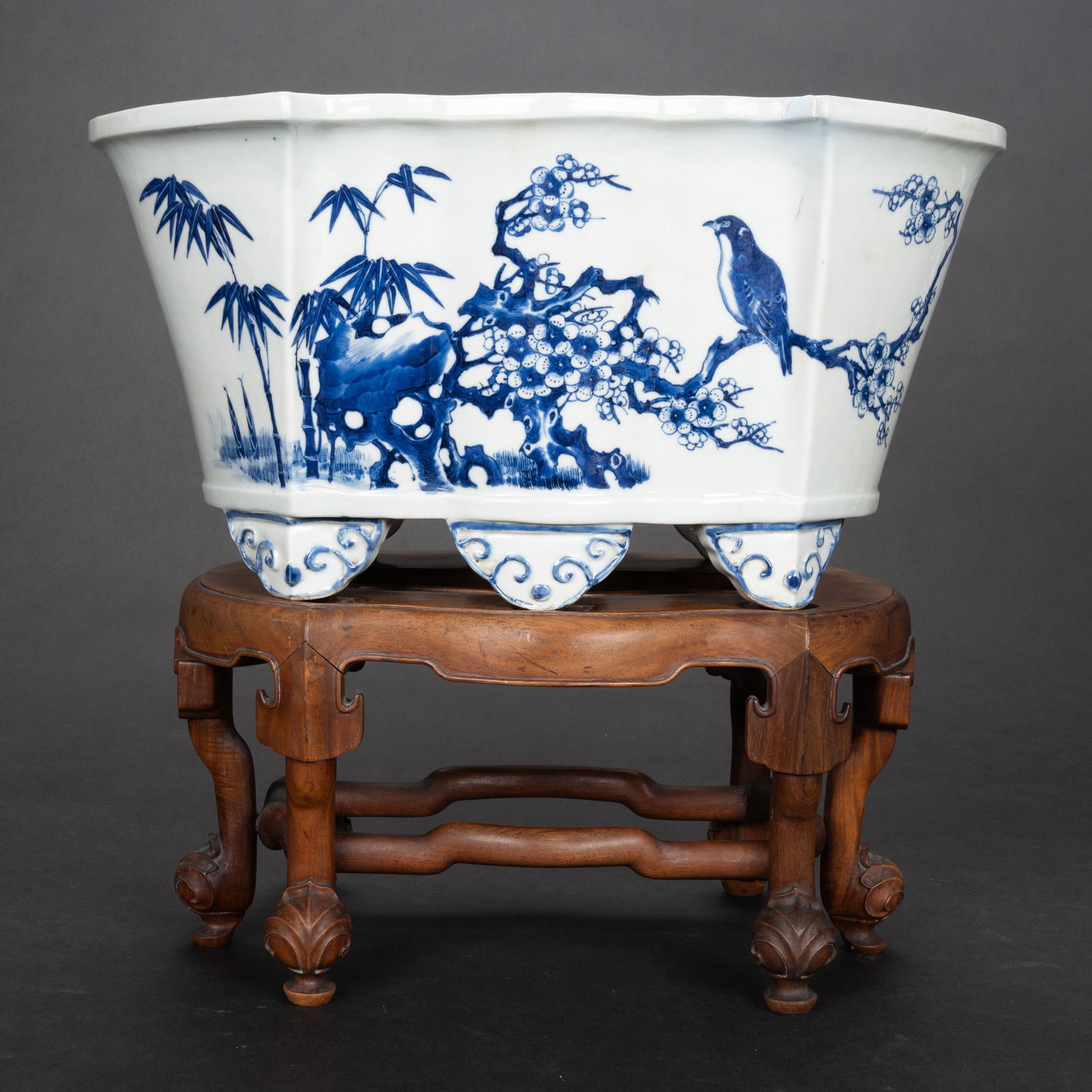 Chinese Porcelain Blue & White Planter (1 of 8)