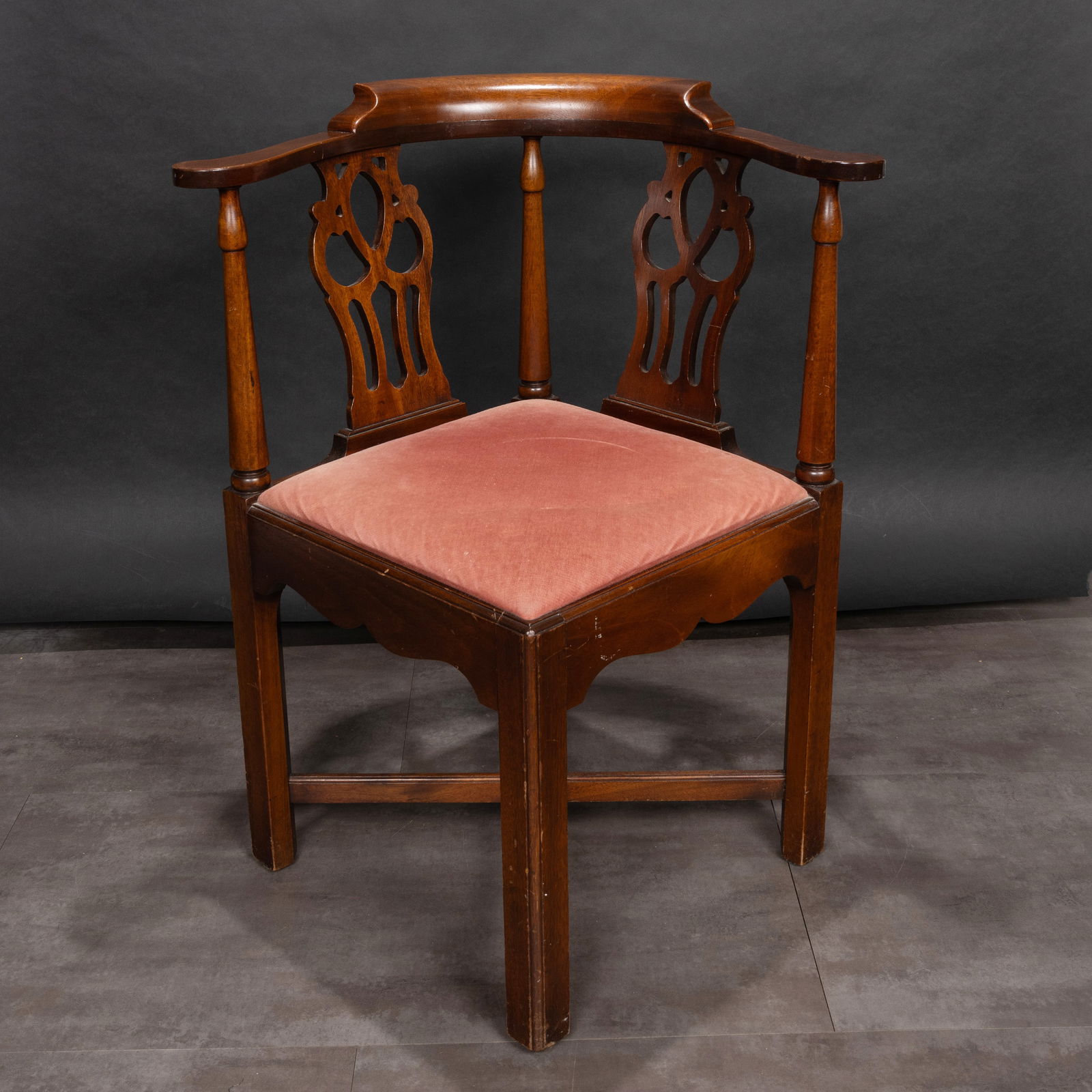 Mahogany Corner Chair By Hickory Chair Co: Mahogany Corner Chair By Hickory Chair Co Scrolled Pierced Splats on Square Legs with X Stretcher Approx: 33 3/4"H 18 1/4"W 26"L Seat: 19"H 23 1/2"D In Overall Good Condition Please look at Photos Clo