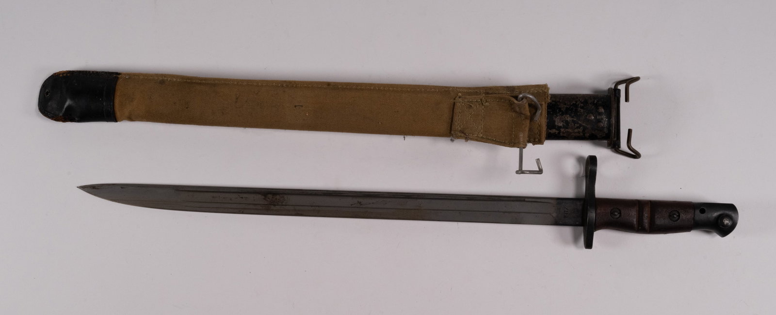 WWI US M1917 Remington Bayonet w/ Scabbard: WWII US M1917 Remington Rifle Knife Bayonet With Scabbard WWI model 1917 Remington Bayonet with scabbard Very nice condition with expected wear from use and age Blade is dated 1917 scabbard of wood co