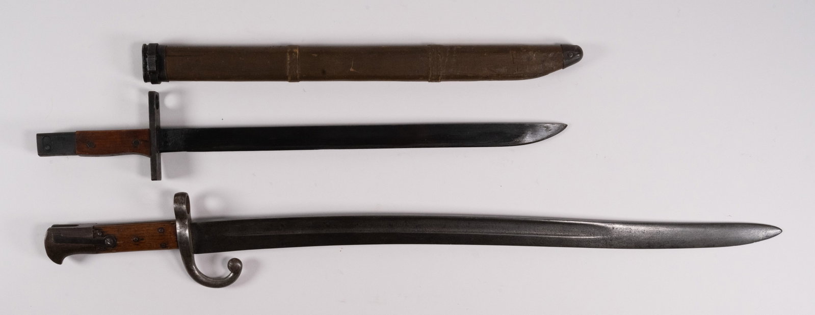 Japanese & French Eary War Bayonet Lot: Japanese and French Eary War Bayonet Lot (1X) Japanese Type 30 Arisaka Bayonet by Toyada Automatic Loom Works rectangular steel pommel, wooden grips with securing studs and straight steel cross guard 