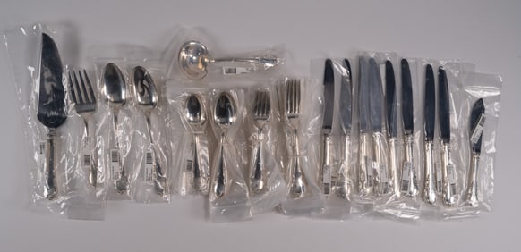 "Modern Victorian" Lunt Sterling Silver Flatware Service for 8