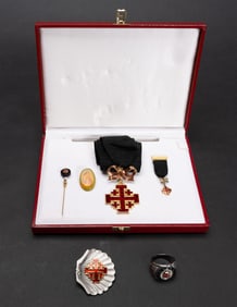 Order of Knights of the Holy Sepulchre in Jerusalem Archbishop Medal Ring Cape Badge etc