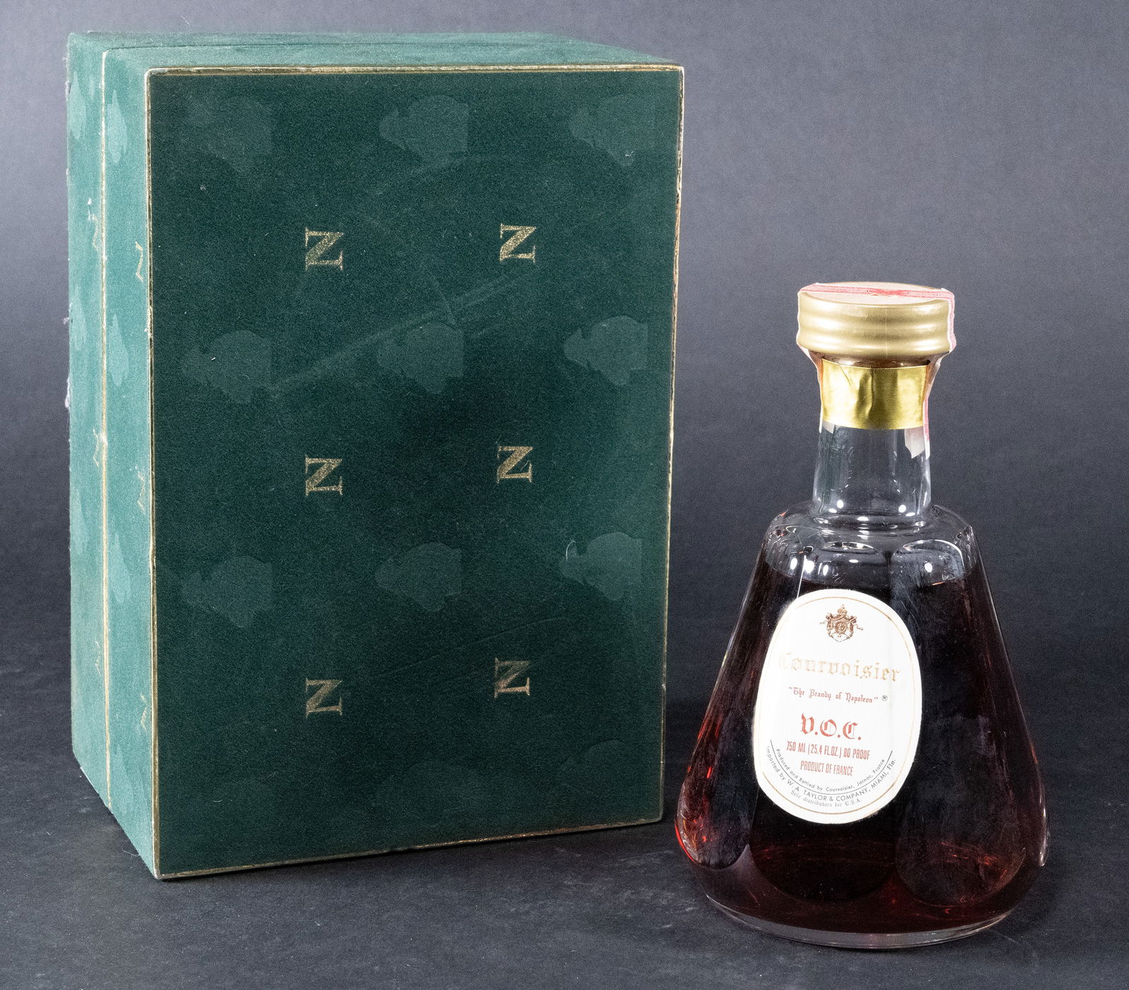 Courvoisier VOC Napoleon Cognac Baccarat Crystal Bottle (1 of 6)