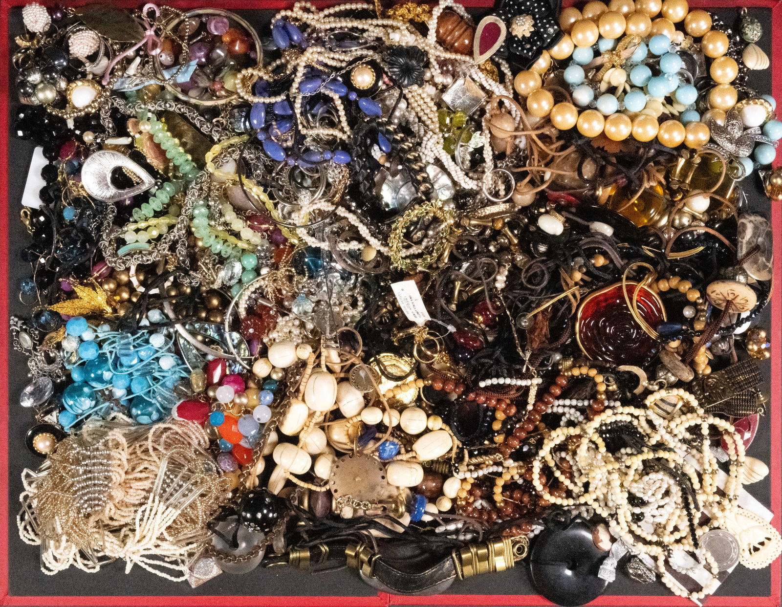 Unsearched Costume Jewelry Lot: Large Costume Jewelry Unsearched Lot May Comprising Necklaces Bracelets Bangles Rings Pins Brooches Earrings Cufflinks Women's Costume etc Some Items May Need Repair While Some Will Not We Cannot Answ