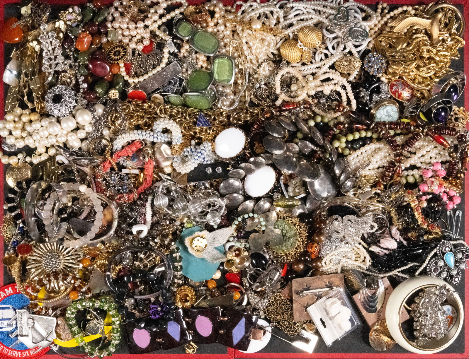 Unsearched Costume Jewelry Lot: Large Costume Jewelry Unsearched Lot May Comprising Necklaces Bracelets Bangles Rings Pins Brooches Earrings Cufflinks Women's Costume etc Some Items May Need Repair While Some Will Not We Cannot Answ
