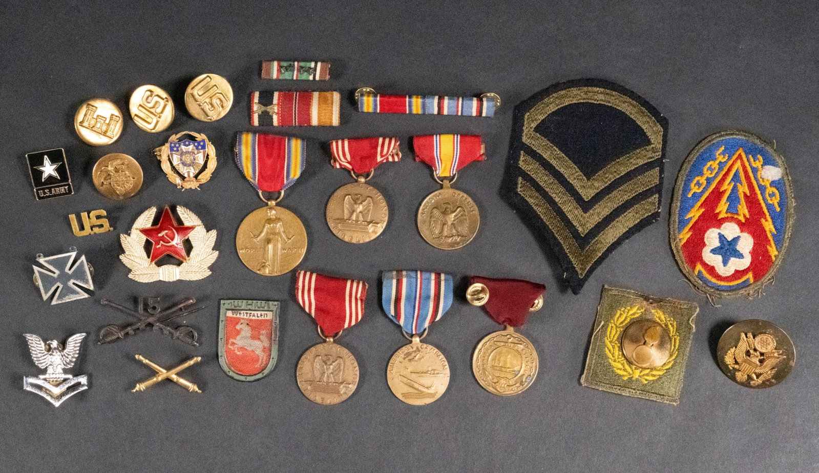 Military Medals Buttons Lot VFW Auxillary 10K Gold Army Navy Russian German Good Conduct: Military Medals Lot VFW Auxillary 10K Gold Good Conduct Consisting of (1x) Vintage 10k Gold VFW Auxiliary Pin/BroochThe pin is made of solid 10kt gold and has an enamel front This measures approximate