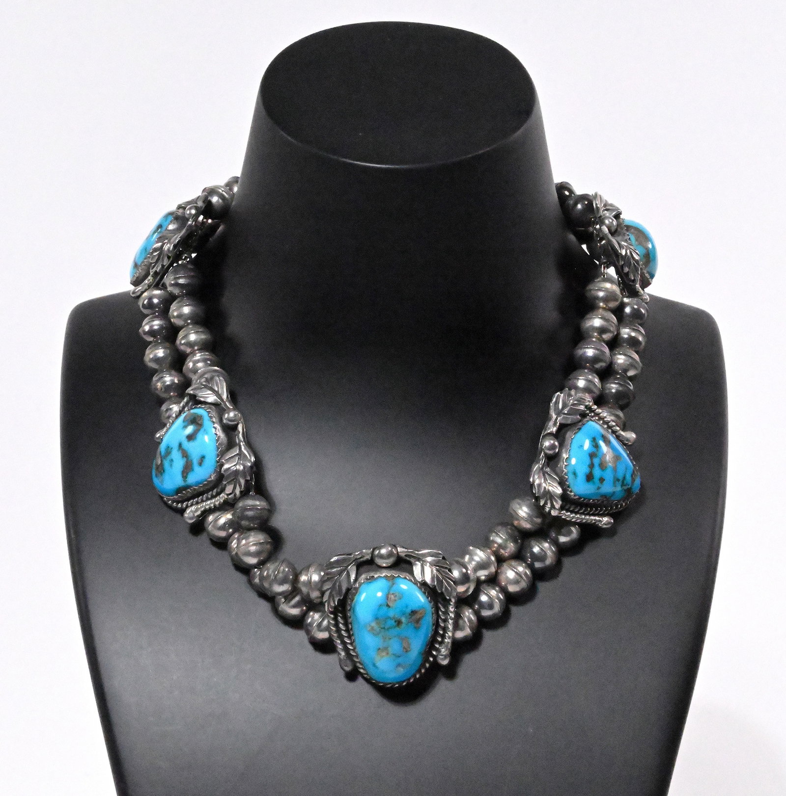 Navajo Native American Sterling Silver Kingman Turquoise Squash Blossom Choker Necklace: Navajo Native American Sterling Silver Kingman Turquoise Squash Blossom Choker Necklace Five Graduated Bezel Set Turquoise Gemstone Cabochon Squash Blossom Pendants Foliage Etched with Rope Gadroon Mo