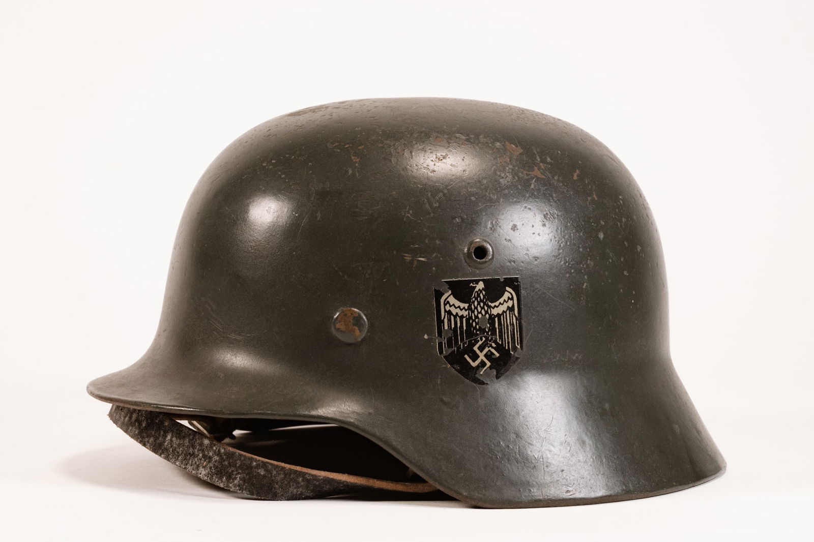 WWII German M35 Single Decal Army Helmet ET64 (1 of 8)