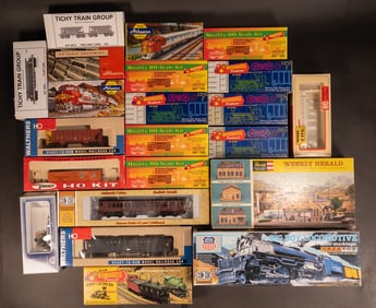 HO Scale Train Cars Group Lot Model Kits Parts Round House Athearn Revell Con Cor Walthers etc