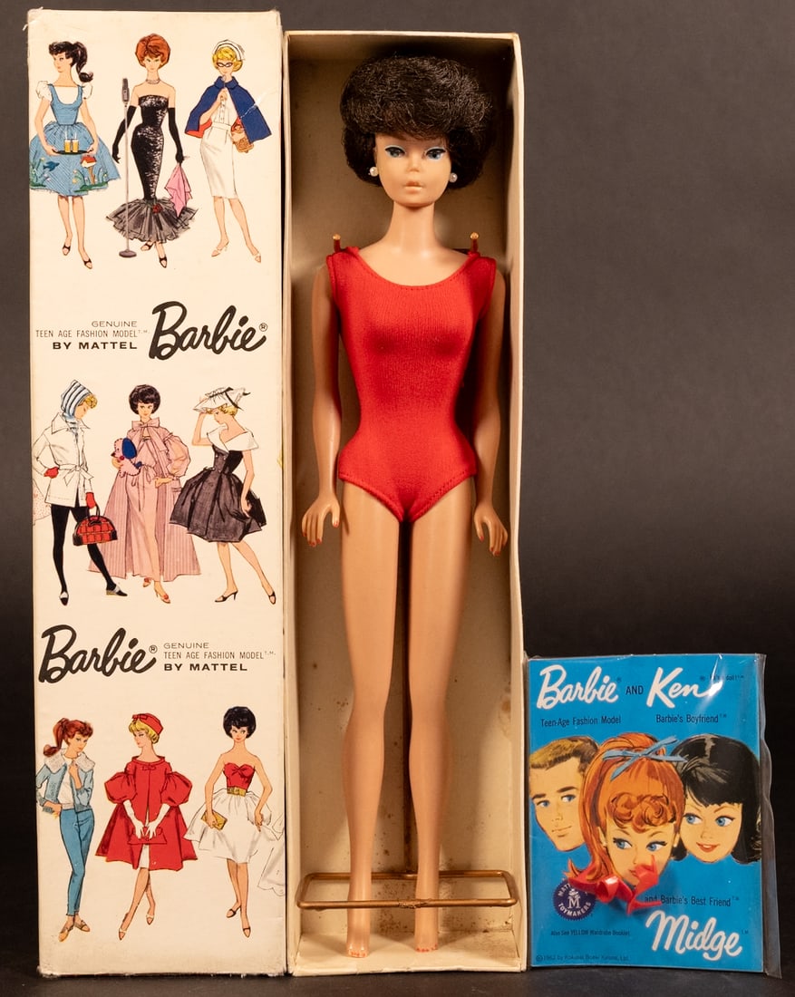 Magnificent Brunette Bubblecut Barbie In Box (1 of 10)