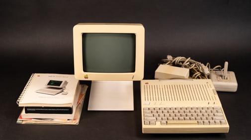 Apple llc A2S4000 Vintage Computer Monitor & Joystick