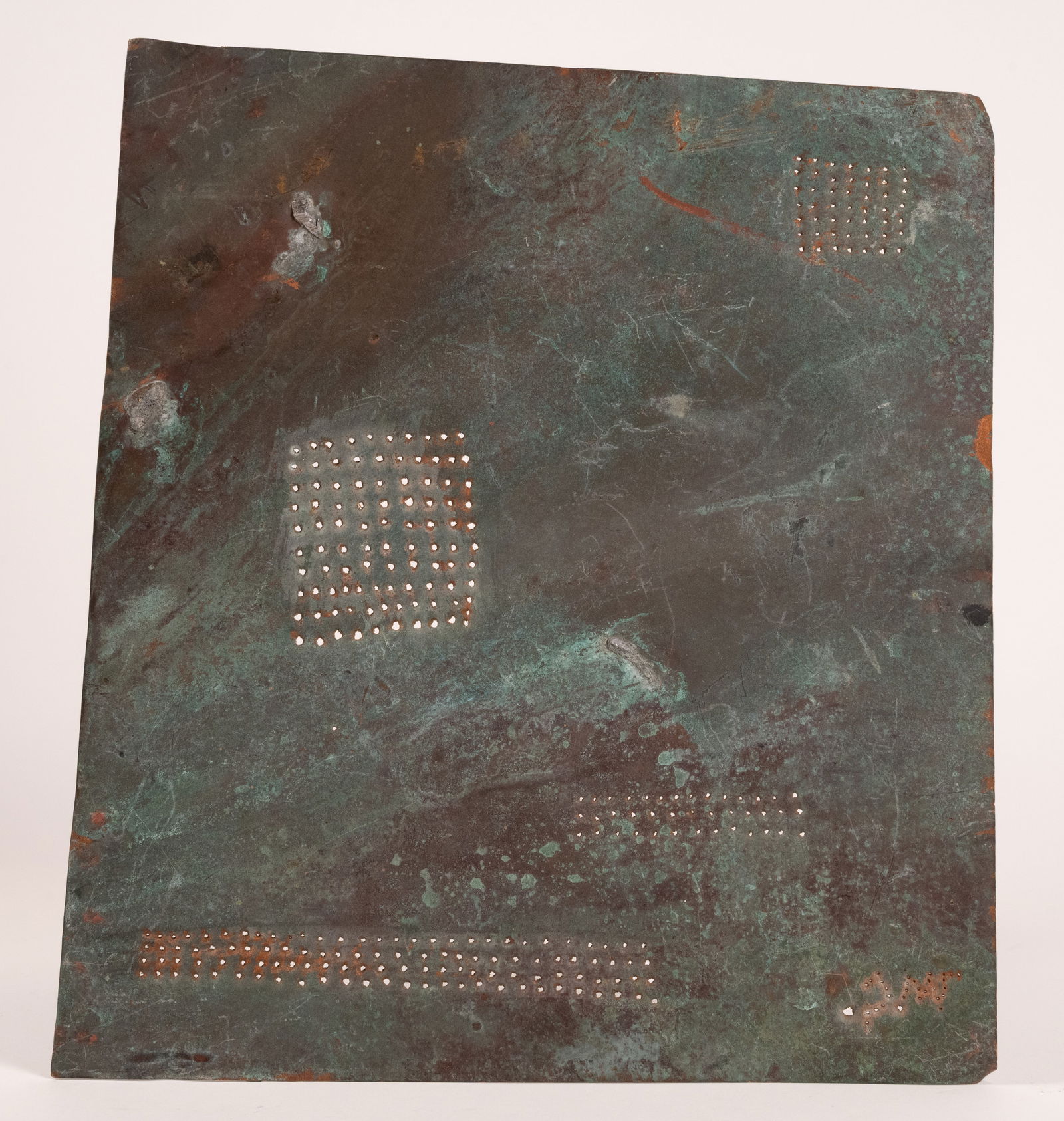 Mathias Goeritz ( Mexico 1915-1990) Copper Wall Art: Mathias Goeritz ( Mexican 1915 - 1990 ) Copper Wall Art Pierced Metal Verdigris Wall Art Sculpture Signed to Verso "MG" Approx: 10 1/4"L - 10 3/4"L 9 7/8"W-9 3/4"W in Overall Good Condition Please loo