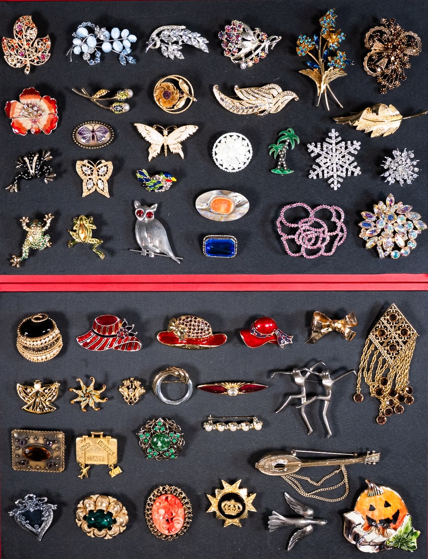 Vintage Costume Jewelry Brooch Collection Signed 50pc (1 of 11)