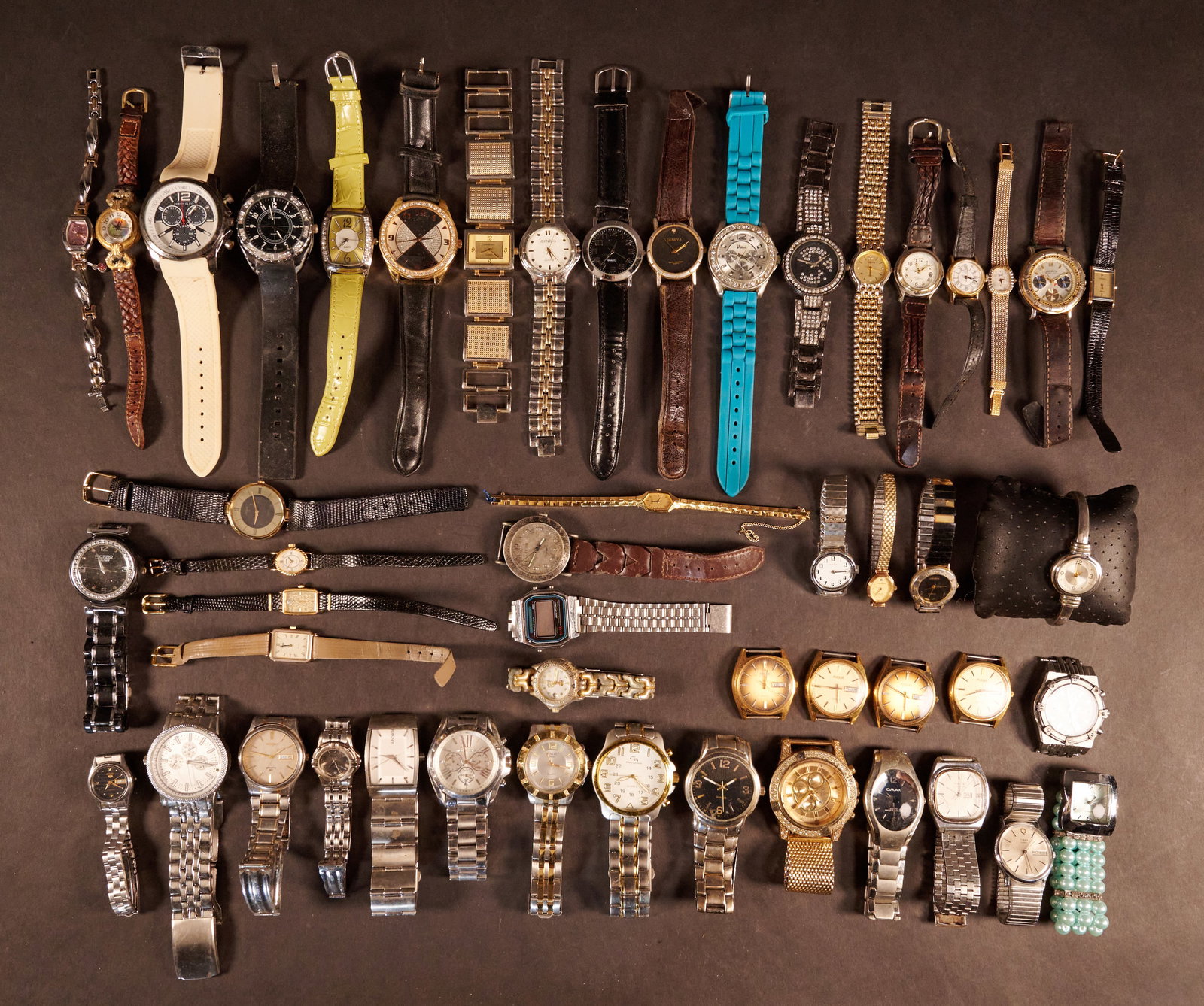 Large Vintage Wristwatch Lot: Large Vintage Wrist Watch Lot of Over 50 Wristwatches Sport Casual Dress Leather and Stainless Steel Band Collection Various Brand Model Lot Contain Watches From Companies Such As: DKNY Michael Kors T