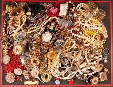 Unsearched Costume Jewelry Lot