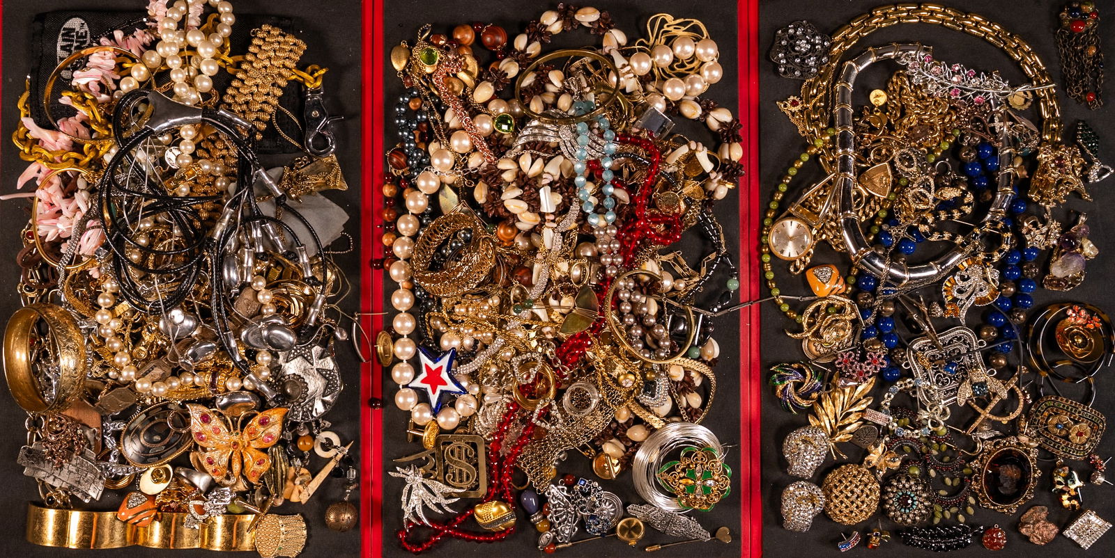 Large Costume Jewelry Unsearched Lot: Large Costume Jewelry Unsearched Lot May Comprising Necklaces Bracelets Bangles Rings Pins Brooches Earrings Cufflinks Women's Costume etc Some Items May Need Repair While Some Will Not We Cannot Answ
