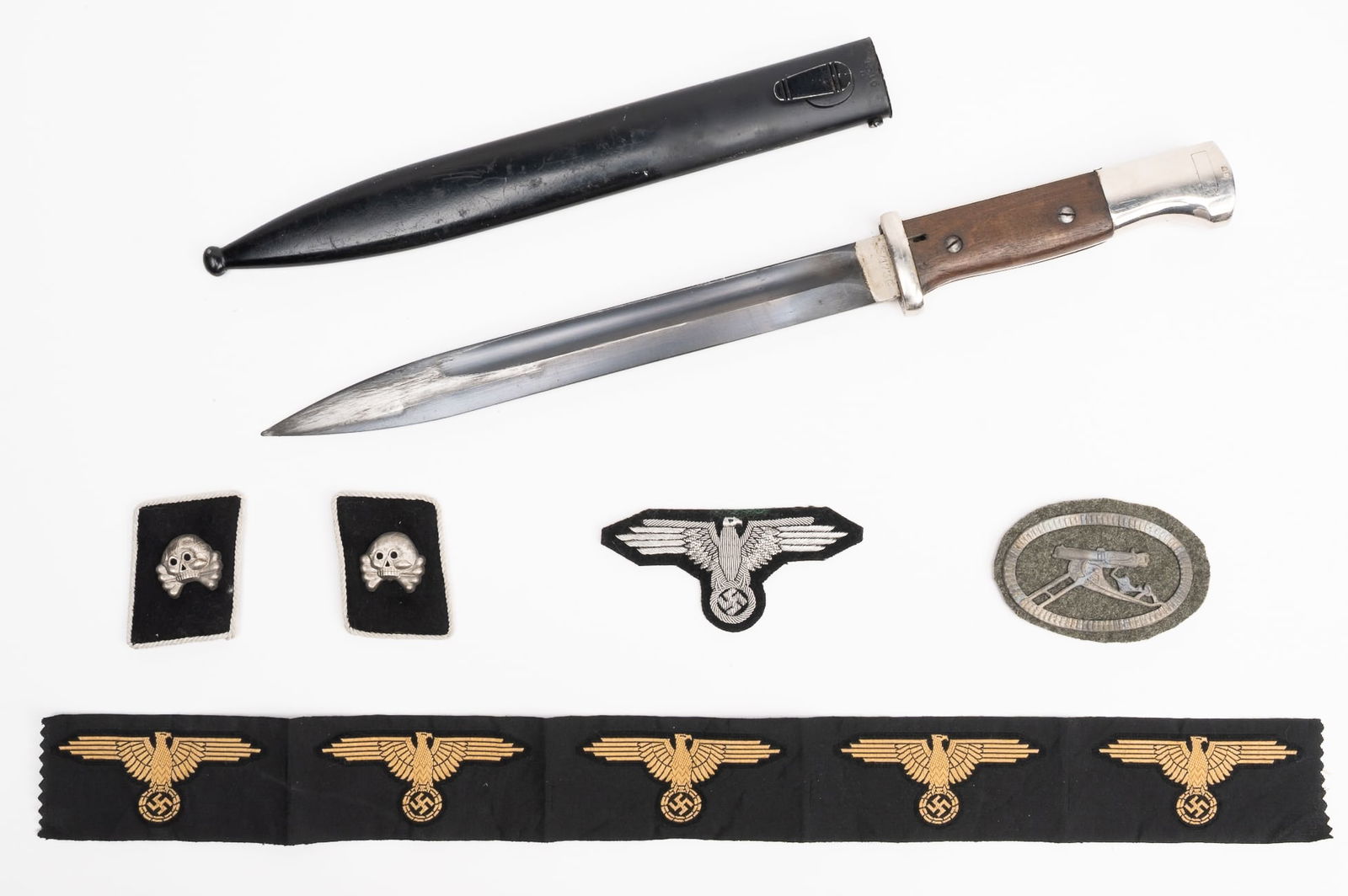 WWII German Bayonet & Uniform Insignia Collection RZM ?CE JUNKER BERLIN ALTE JACOBSTR: WW2 Nazi Germany Mauser Rifle Weapon Long Gun Short Knife Bayonet Dagger and Uniform Insignia RZM Collectiong Grouping Group Lot Consisting of (1x) Mauser K-98 Rifle Bayonet with Scabbard the Blued St