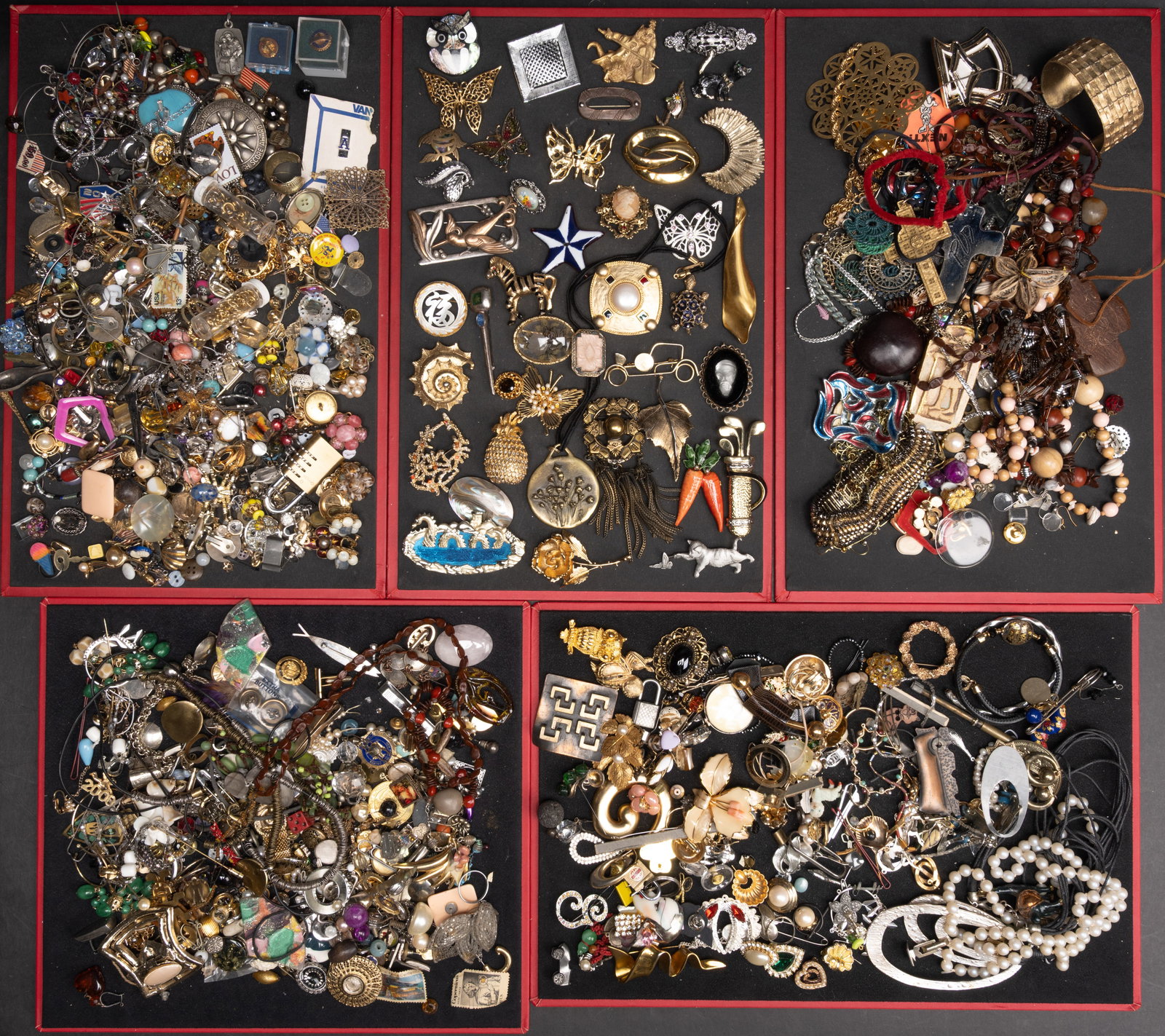 Large Unsearched Costume Jewelry Lot: Large Costume Jewelry Unsearched Lot May Comprising Necklaces Bracelets Bangles Rings Pins Brooches Earrings Cufflinks Women's Costume etc Some Items May Need Repair While Some Will Not We Cannot Answ
