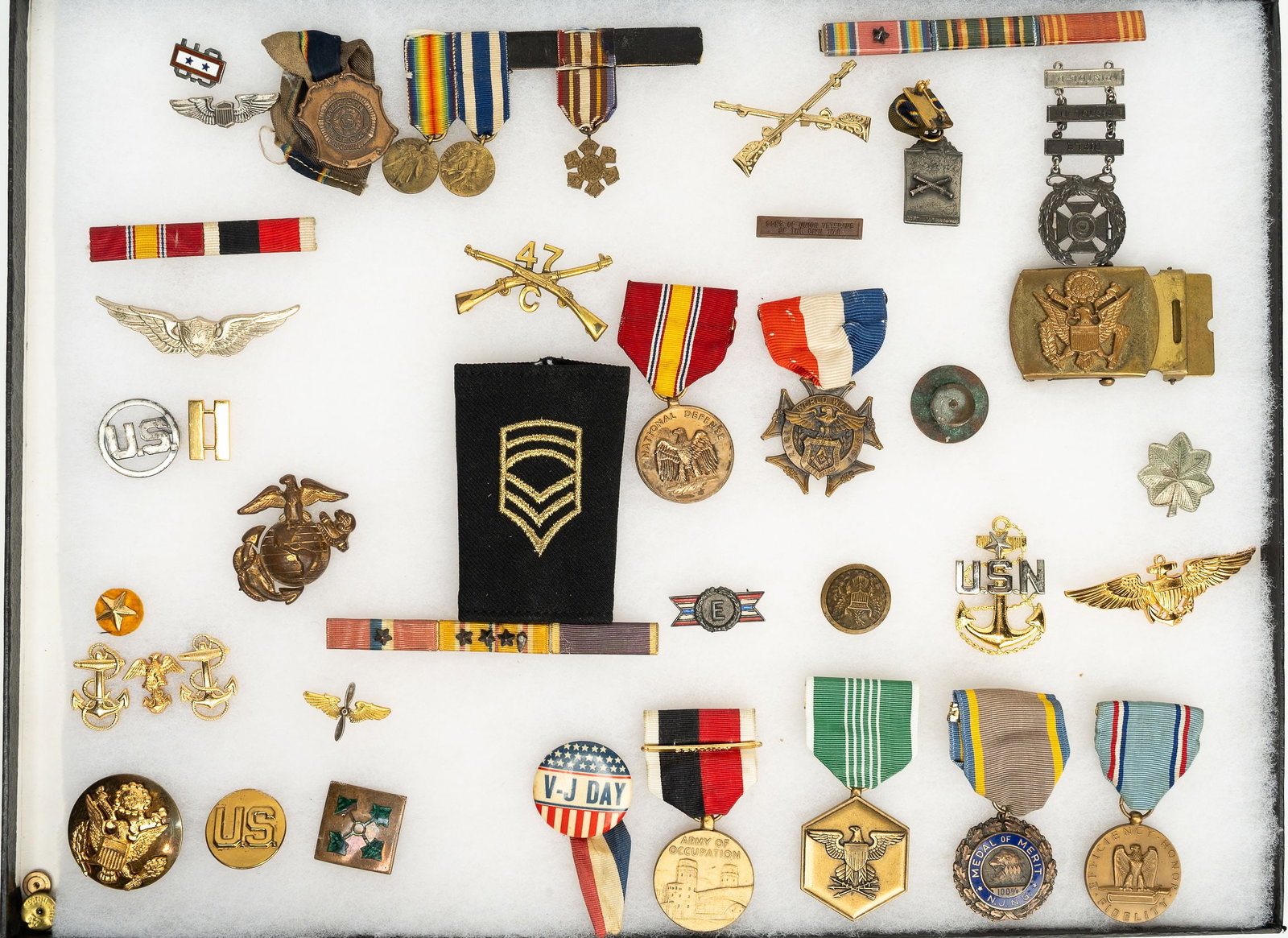 WWII Militaria Collection Order Medal Badge RibbonInsignia Pins etc (1 of 5)