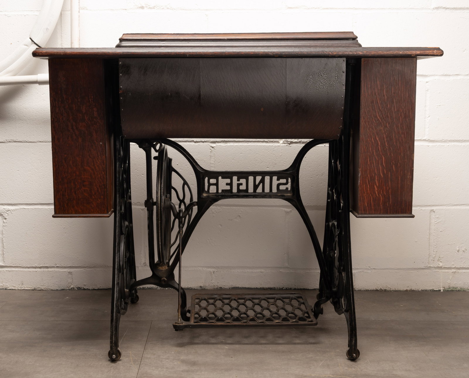 19th c. Singer Treadle Sewing Machine - 10