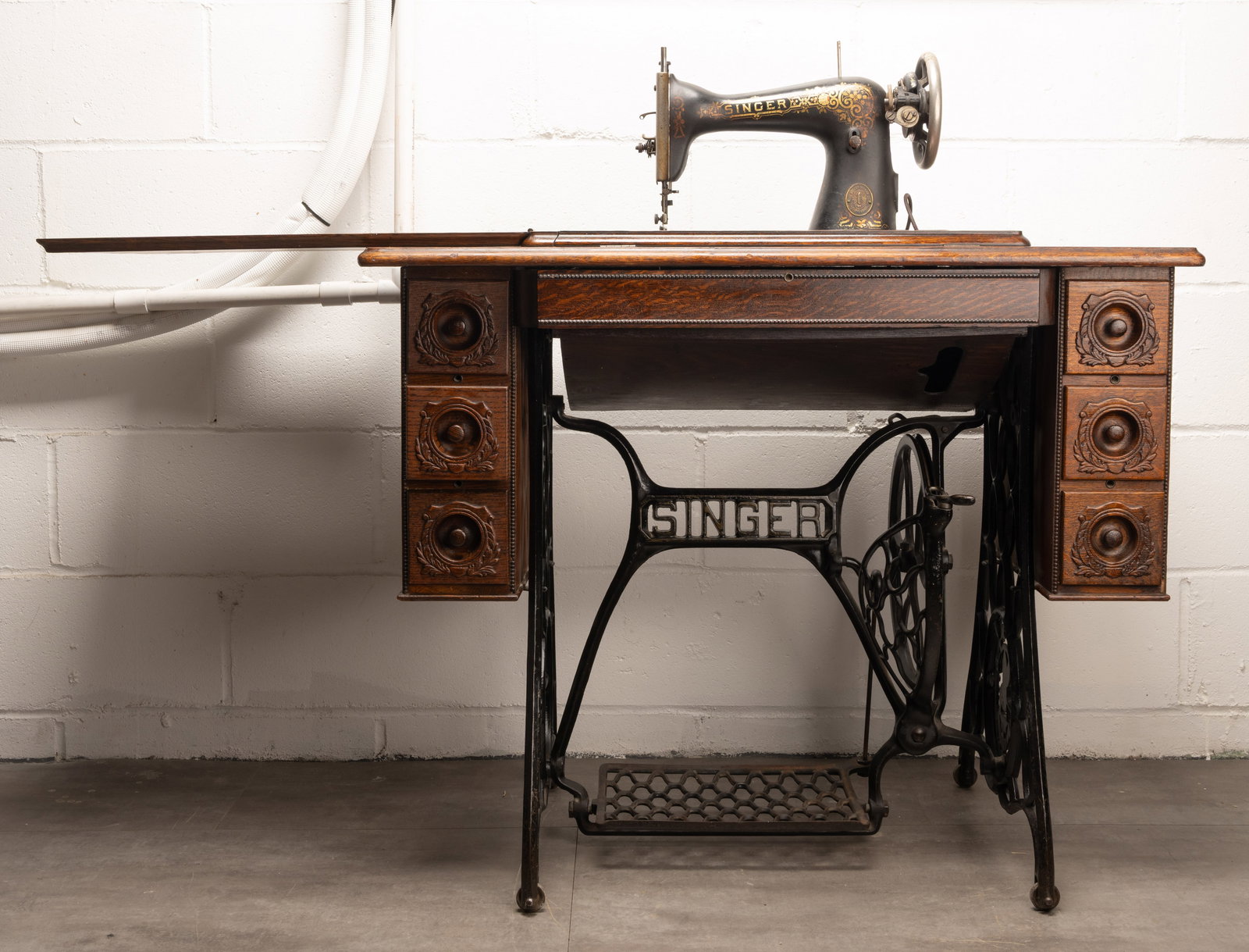 19th c. Singer Treadle Sewing Machine - 12