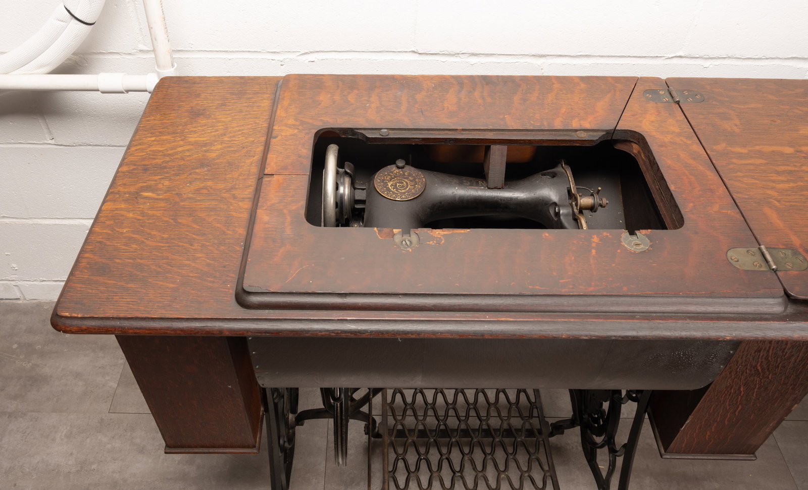 19th c. Singer Treadle Sewing Machine - 14