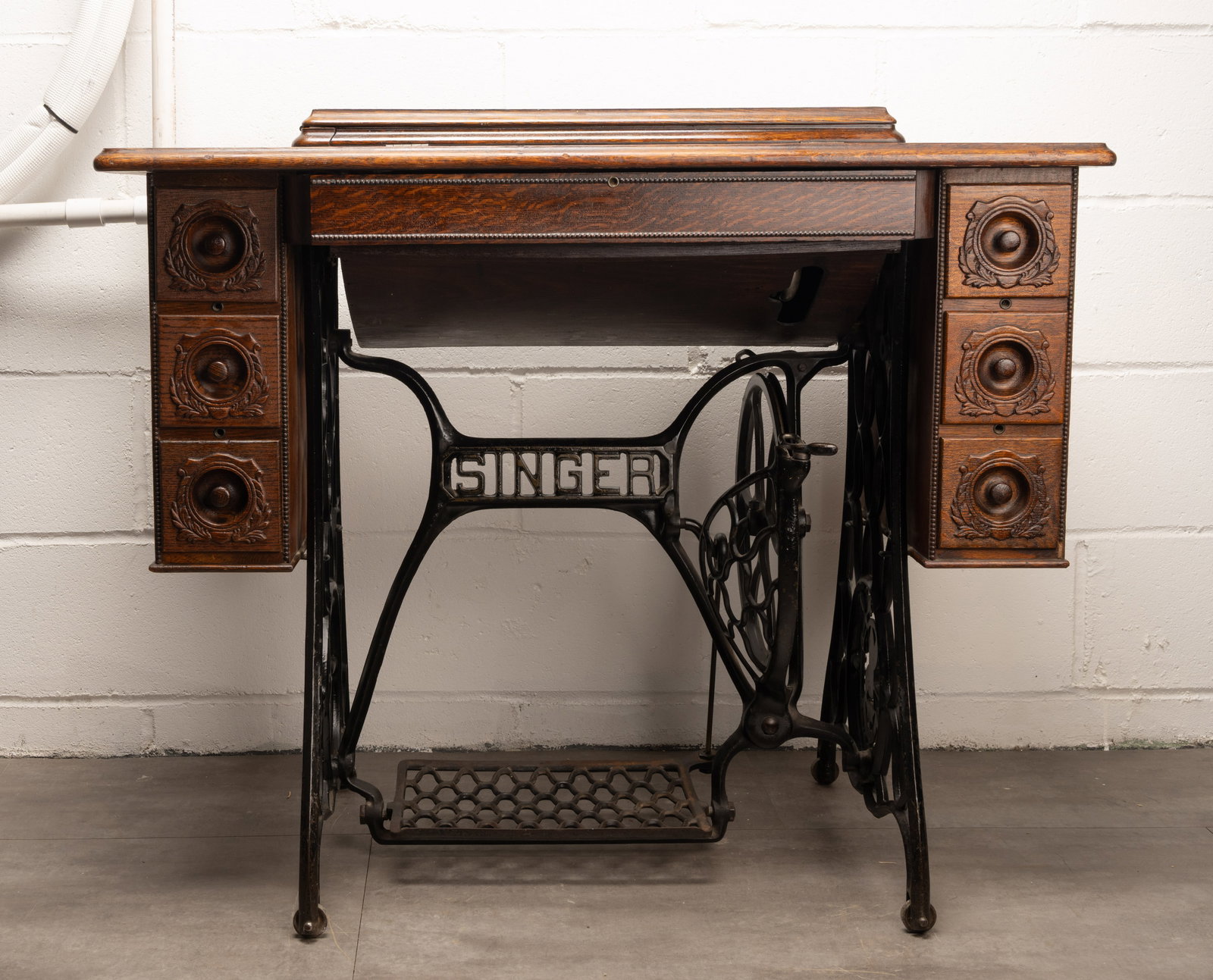 19th c. Singer Treadle Sewing Machine - 16