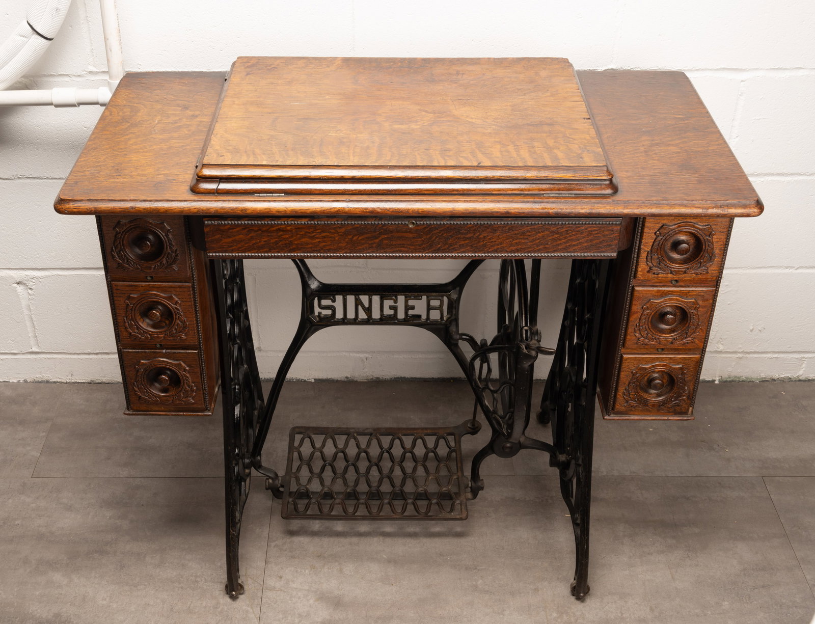 19th c. Singer Treadle Sewing Machine - 2