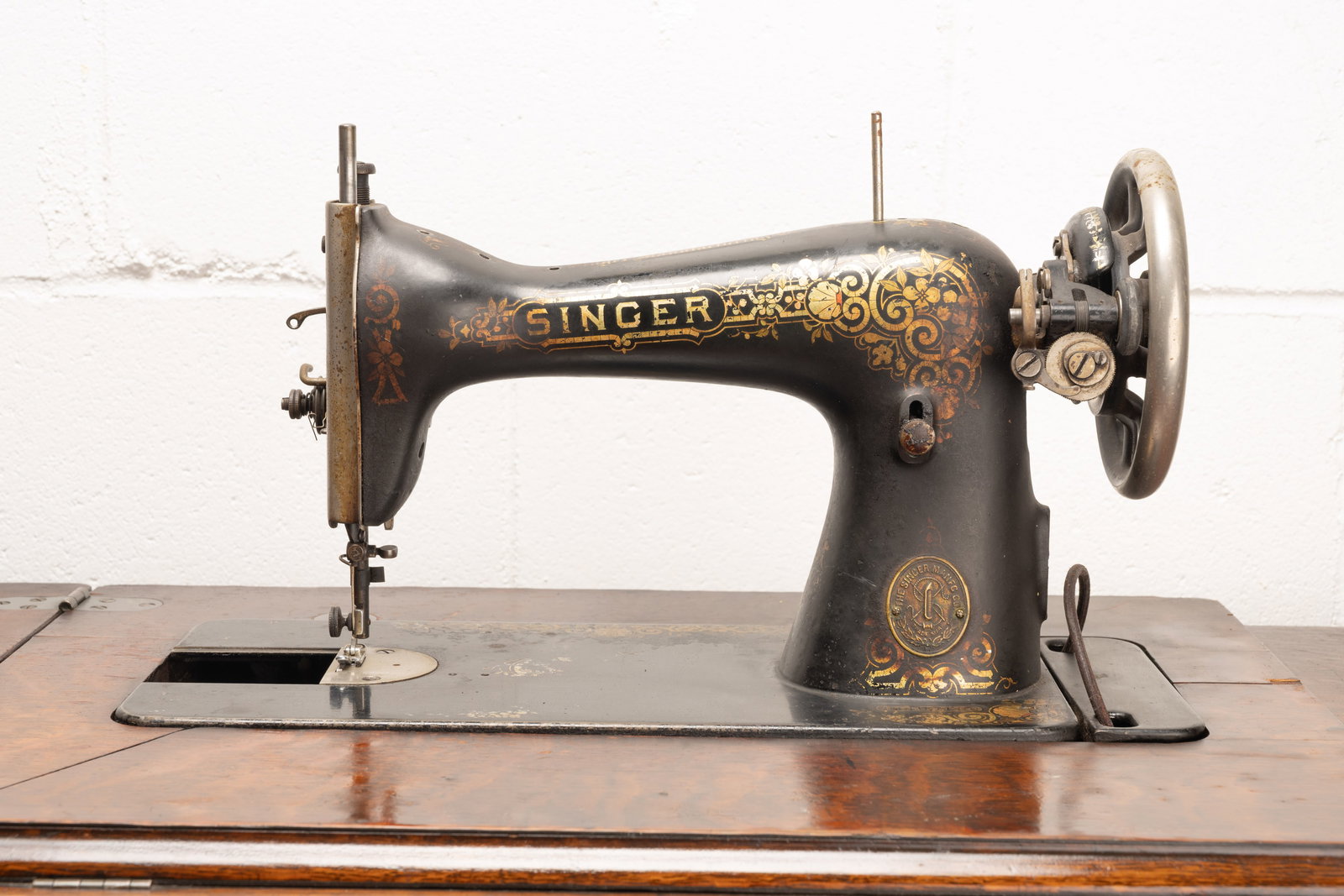 19th c. Singer Treadle Sewing Machine - 4