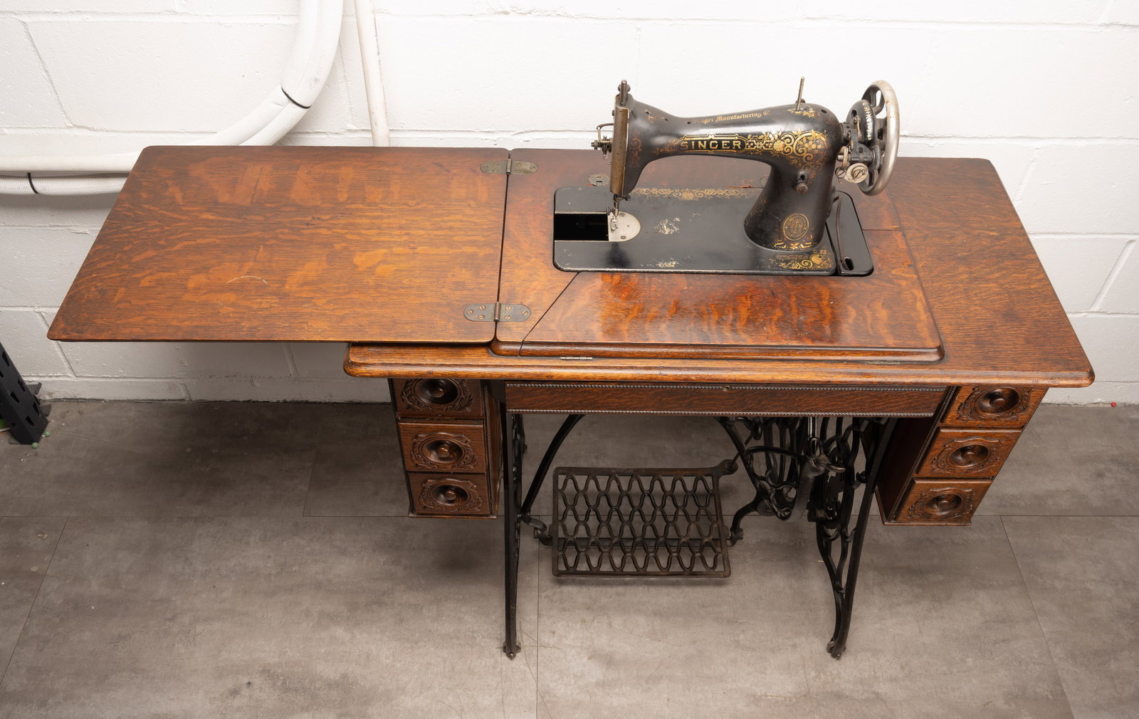 19th c. Singer Treadle Sewing Machine - 5