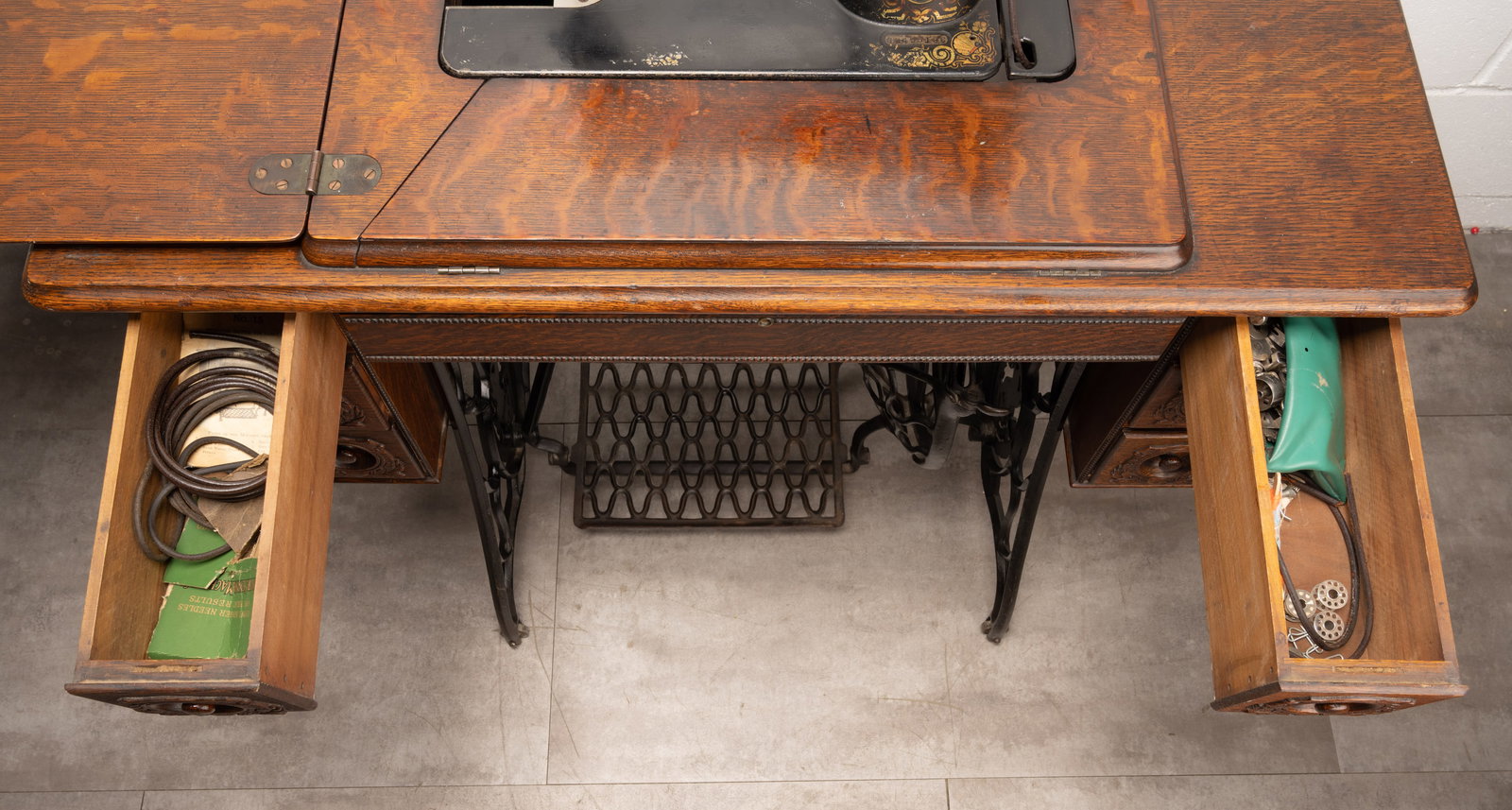 19th c. Singer Treadle Sewing Machine - 7