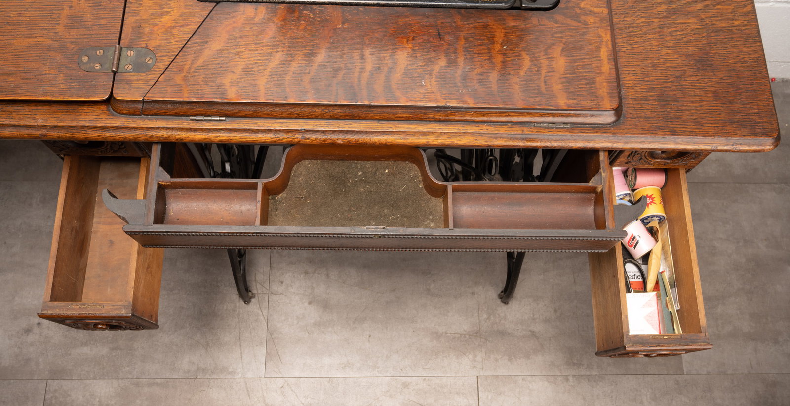 19th c. Singer Treadle Sewing Machine - 8