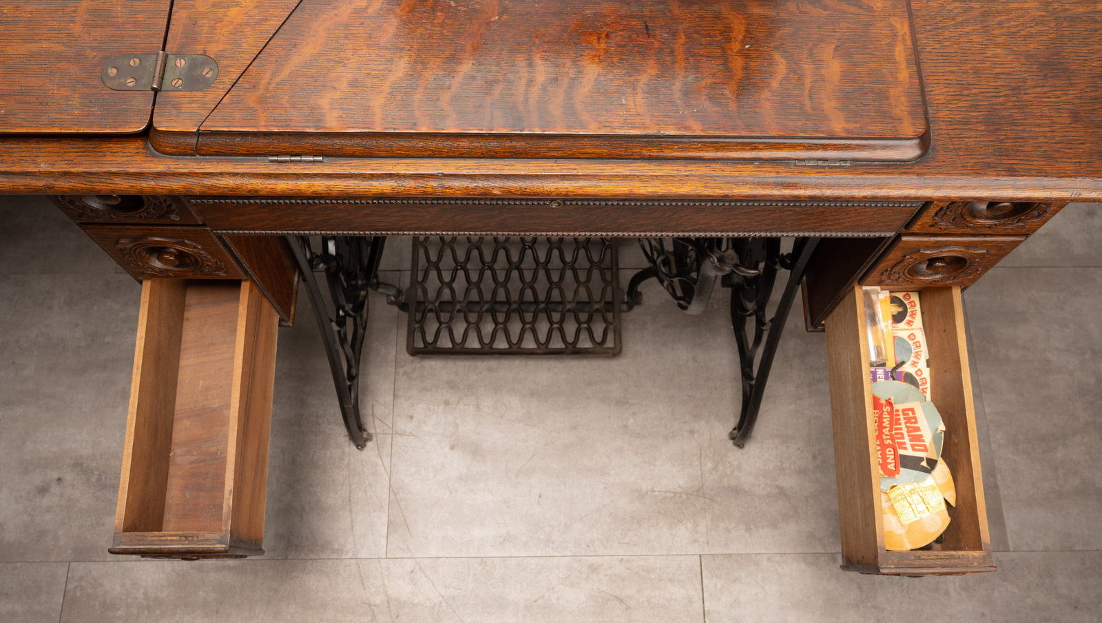 19th c. Singer Treadle Sewing Machine - 9