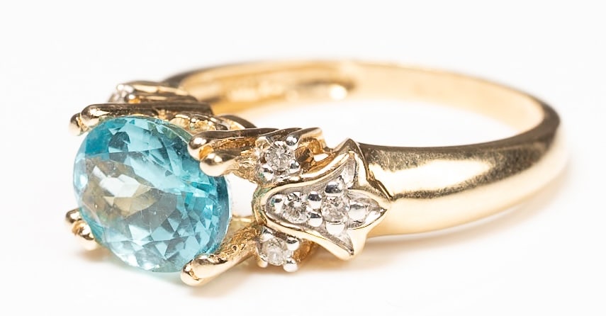 14K Gold Diamonds & Blue Stone Ring: 14Kt Gold Diamonds & Blue Stone Aquamarine? Ring Featuring Prong Set Faceted Marquise Cut Central Stone Flanked to Each Side with Four Round Cut Genuine Tested Diamonds ( 8 in Total ) and Tapered