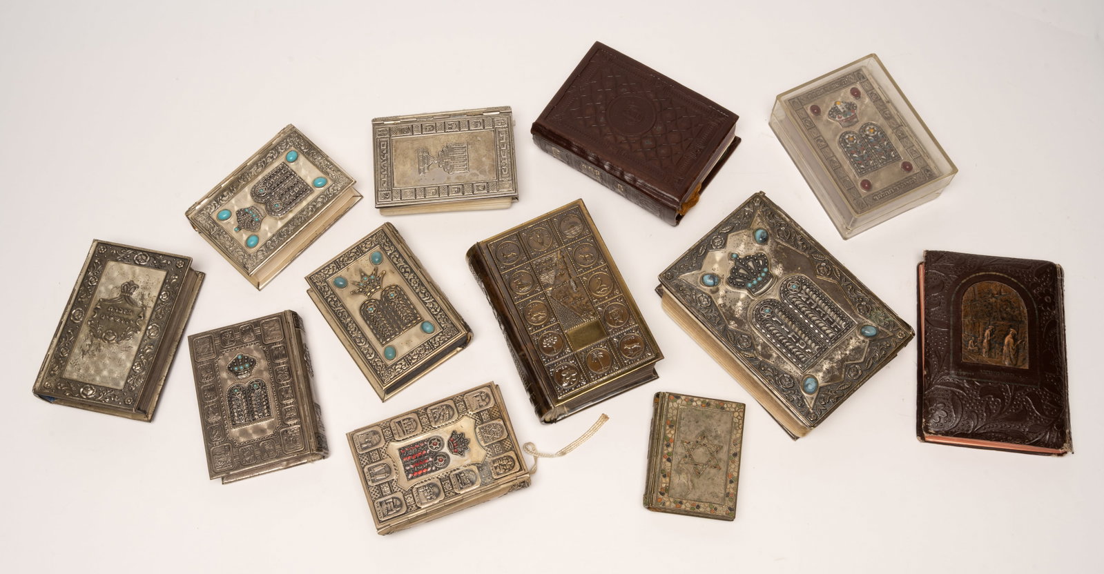 Judaica Book Collection Bezalel Torah Siddur Tefillin: Judaic Book Collection Written in Hebrew and English Dual Language Including Bezalel Torah the Festival Prayers Siddur Avodat Sodor Kazul the Meaning of the Tefillin and Assorted Praying Books Lot Com