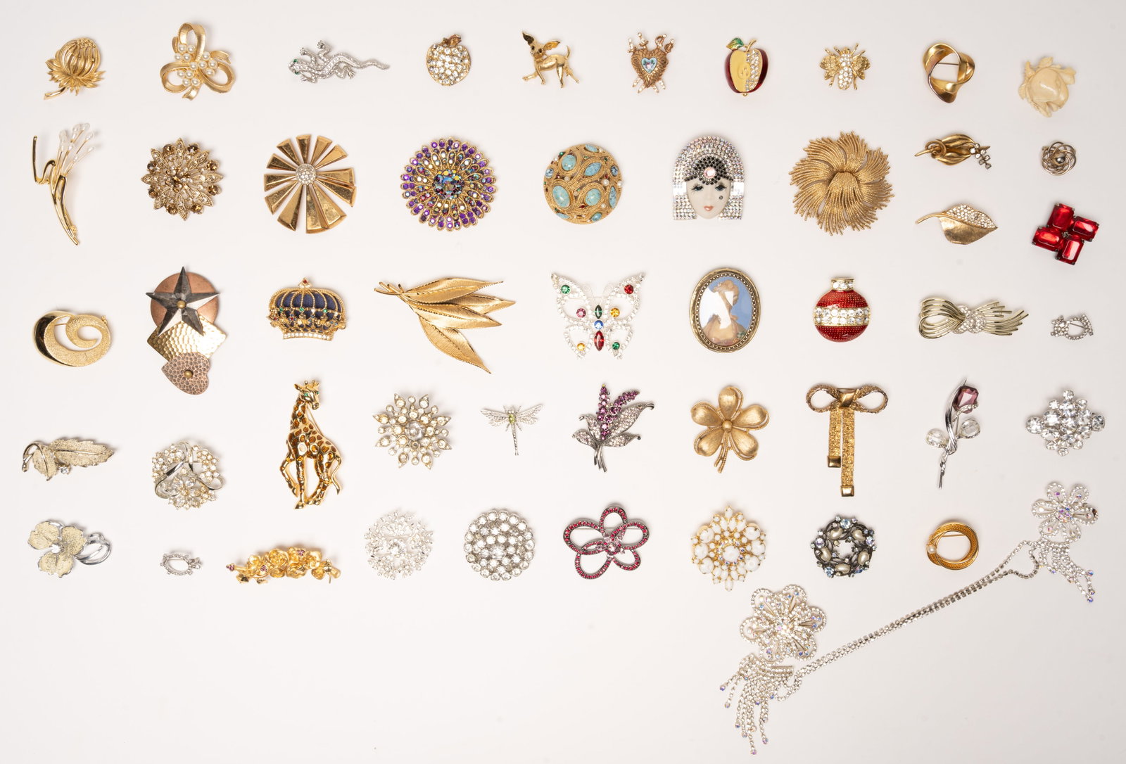 Costume Jewelry Brooch Collection 50 pcs (1 of 12)