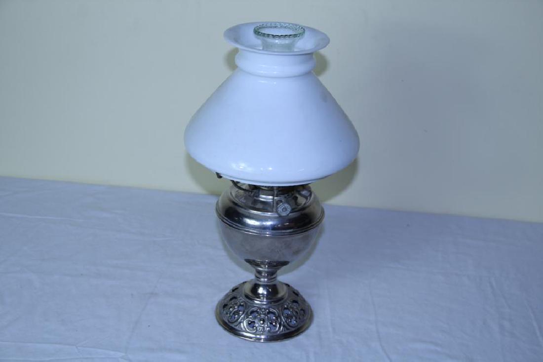 Beautiful Victorian era oil lamp (1 of 10)