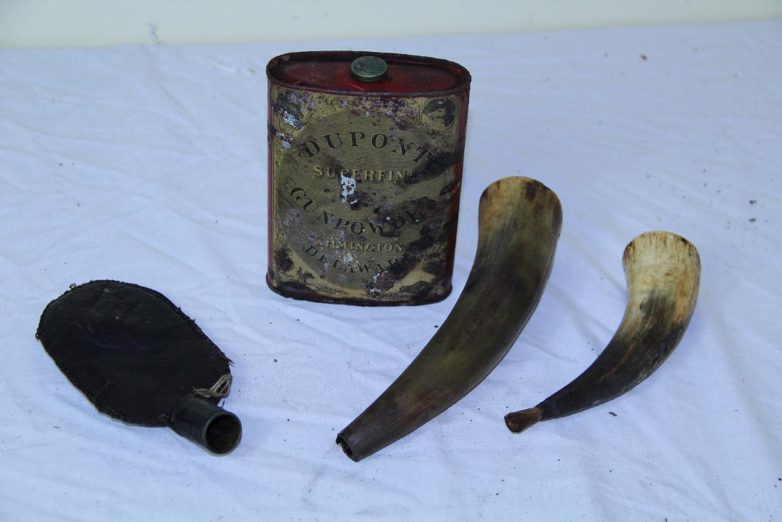 Civil war era flask and tin: This has a 5 ½ â€œ tin signed Dupont Super Fine gun powder. Photos tell whole story. Needs a cleaning. There is also 6” powder horn in fine condition. There is also 7 ½ â€œ