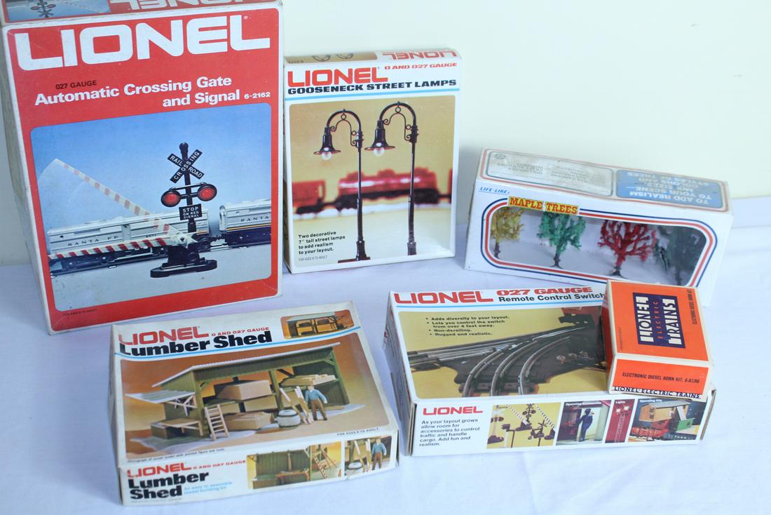 Lot of Lionel accessories (1 of 7)