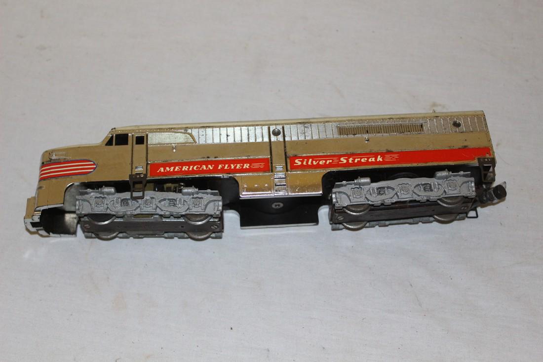American Flyer Silver Streak Engine: This engine is in good overall condition. This has surface ware, scratches and could use a cleaning. This would add to any shop, collection or home. See all photos for more detail.