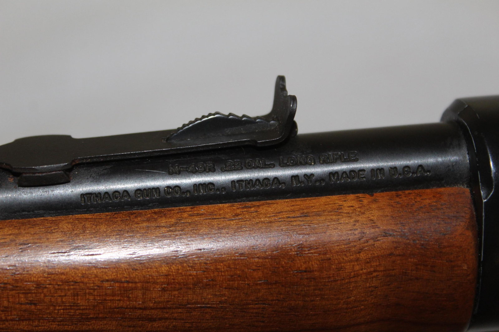 Ithaca mod. 49R lever action long rifle: SN: 100796 MOD: 49R CAL: 22 LR MAKER: Ithaca OVERALL CONDITION: solid wood stock, functions properly, no damage or repairs, clean, great shape. See all photos. We are FFL licensed dealers, whoever pur